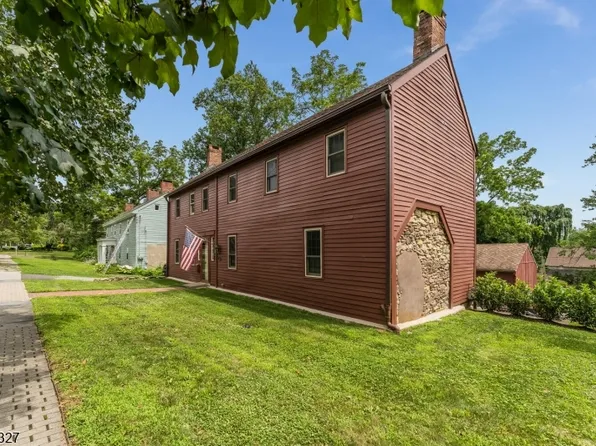 60 Center St, Clinton Town, NJ 08809