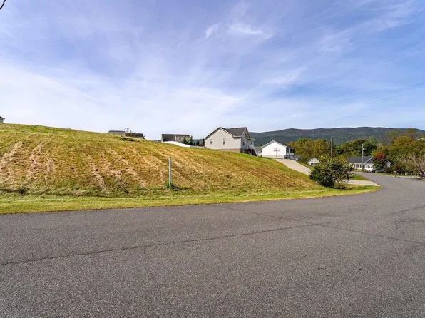 47 Locustdale Loop, Shenandoah, VA 22849