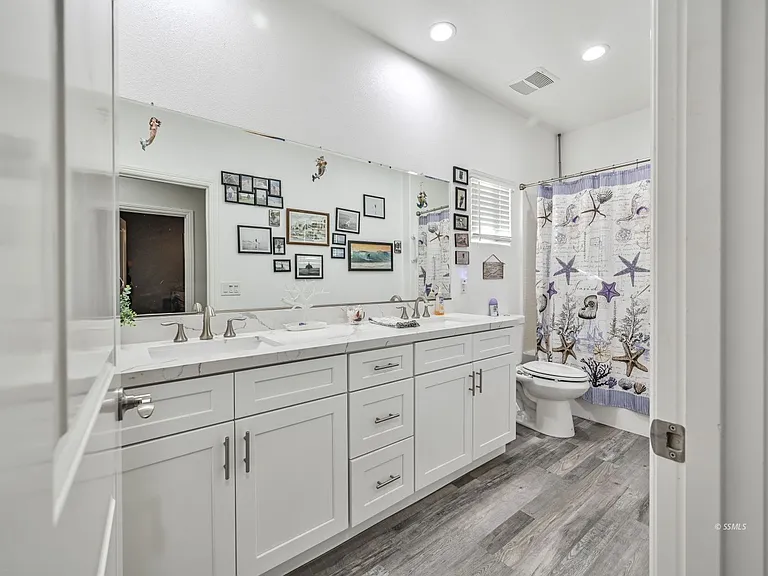 1129 Via Flore Way — Photo 36