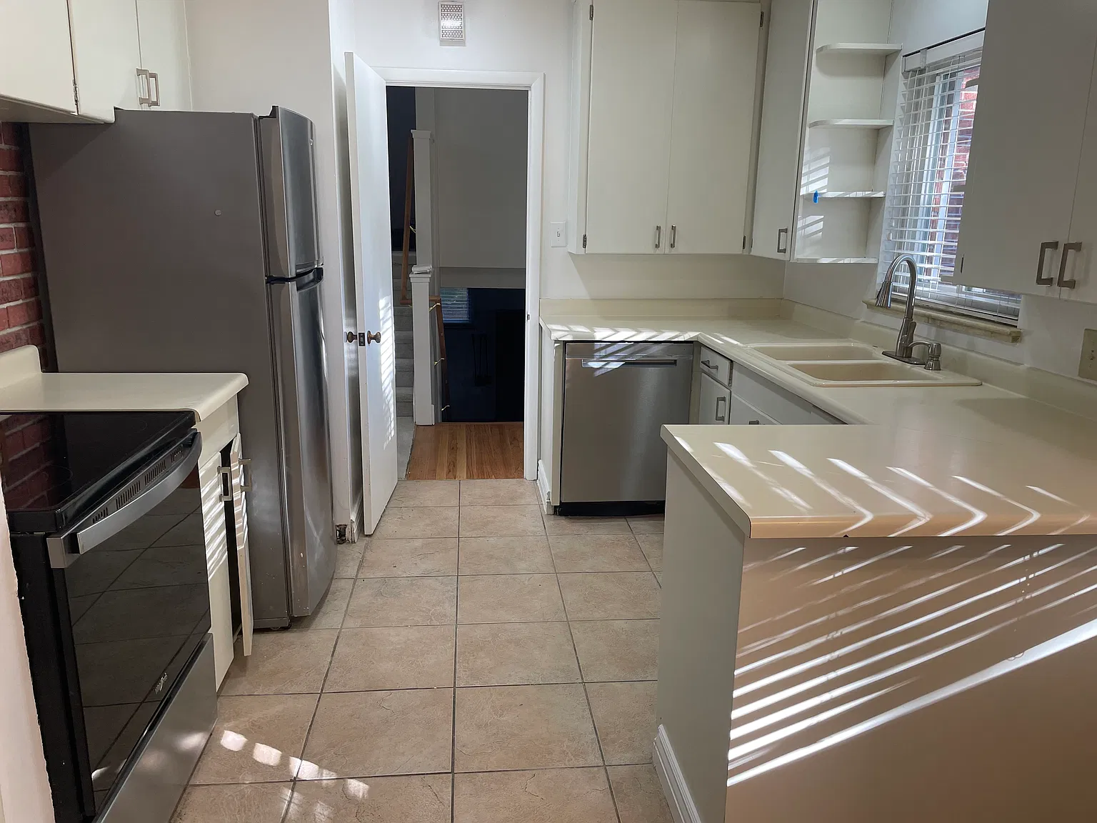 3 bed, 1800 sqft, $2,750 — Photo 3