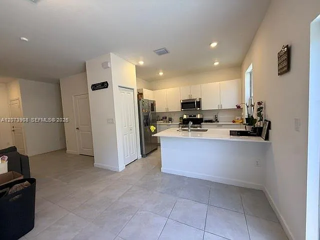 3 bed, 2.5 bath, $2,450 — Photo 2