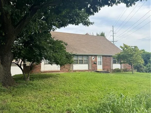 8204 NE 53rd St, Kansas City, MO 64119
