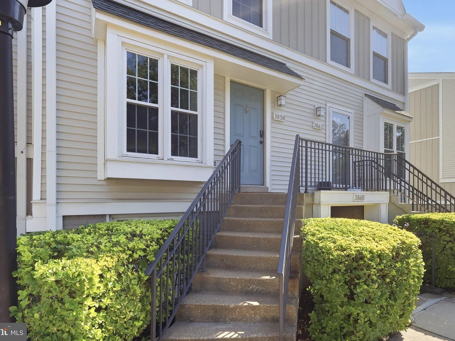 2 bed, 2.5 bath, 1088 sqft, $3,100 — Photo 3