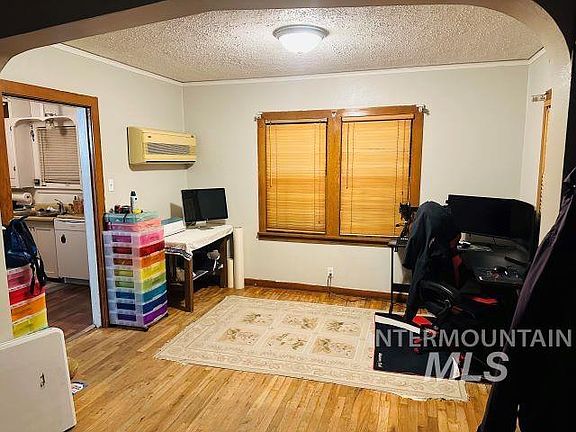 4th image of 310 Broadway Ave N