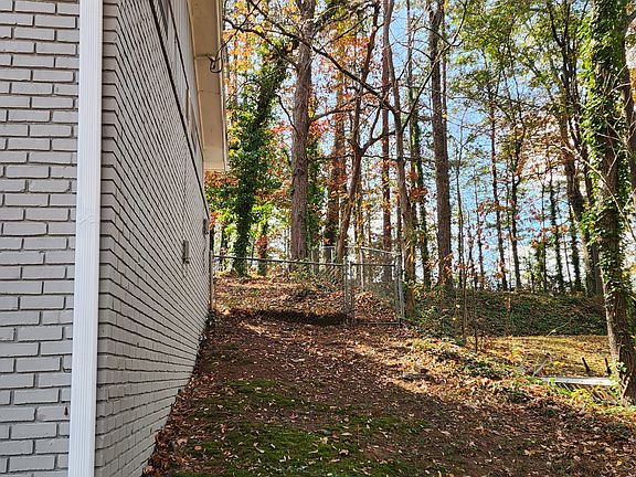 5th image of 2660 Linnwood Dr SE