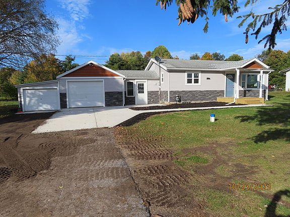3rd image of 25014 Redfield St