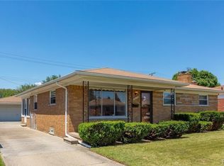 28133 Palm Beach Dr, Warren, MI 48093