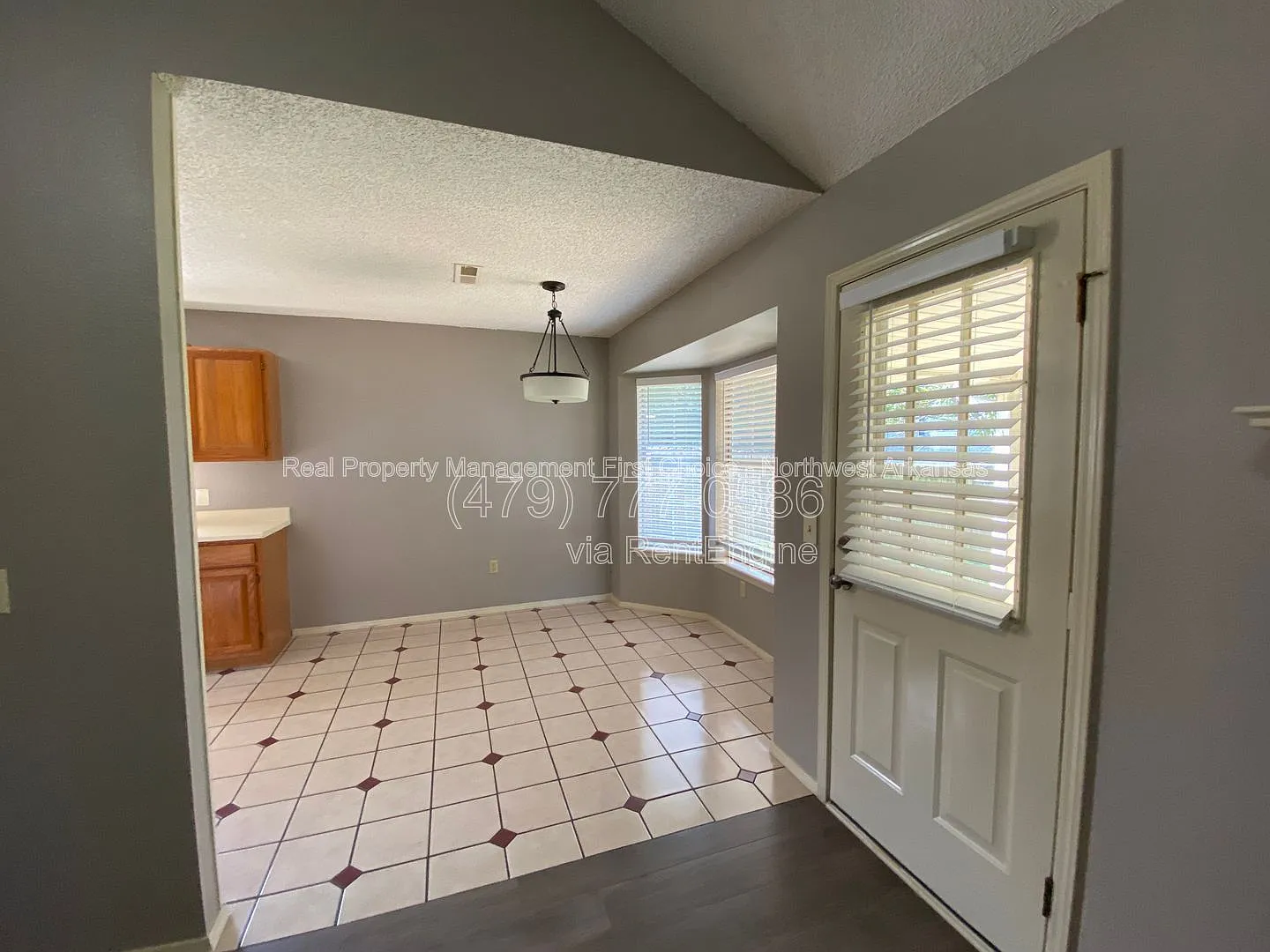 3 bed, 2.0 bath, 1268 sqft, $1,600 — Photo 4