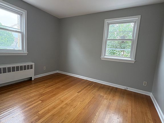 5th image of 119 Hobart Ave Floor 2