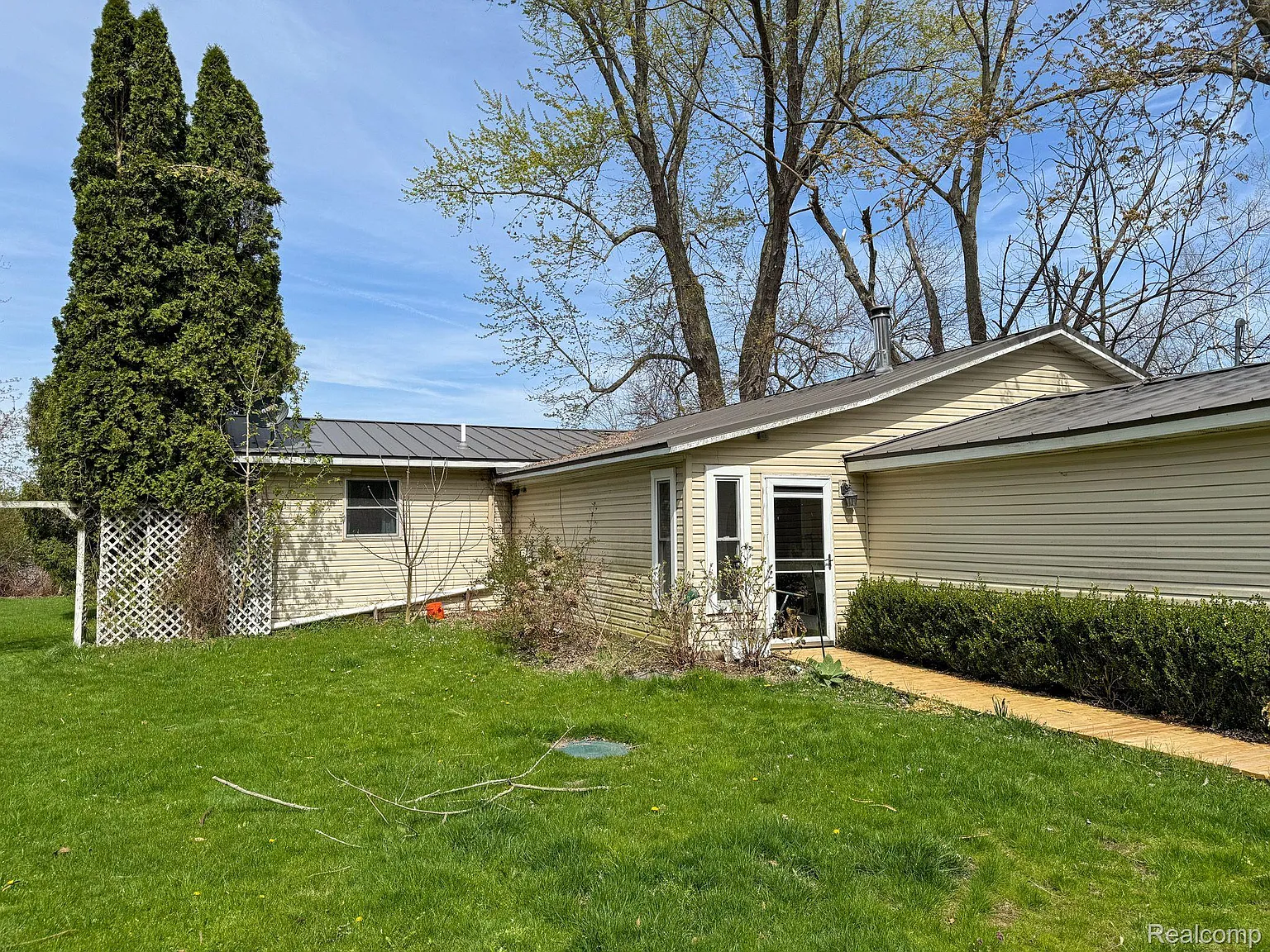 6997 Pike Rd photo 1