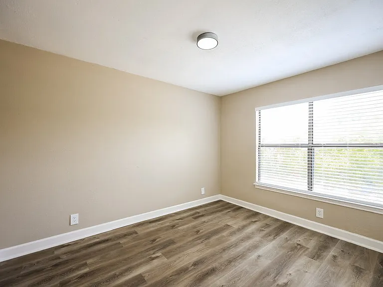 8106 Hoovers Bnd — Photo 16