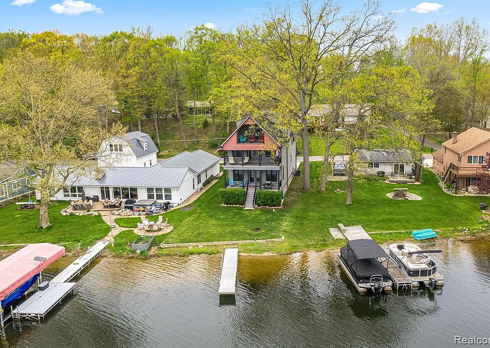 5298 Edgelake Dr, Pinckney, MI 48169 MLS 20230034698 Zillow