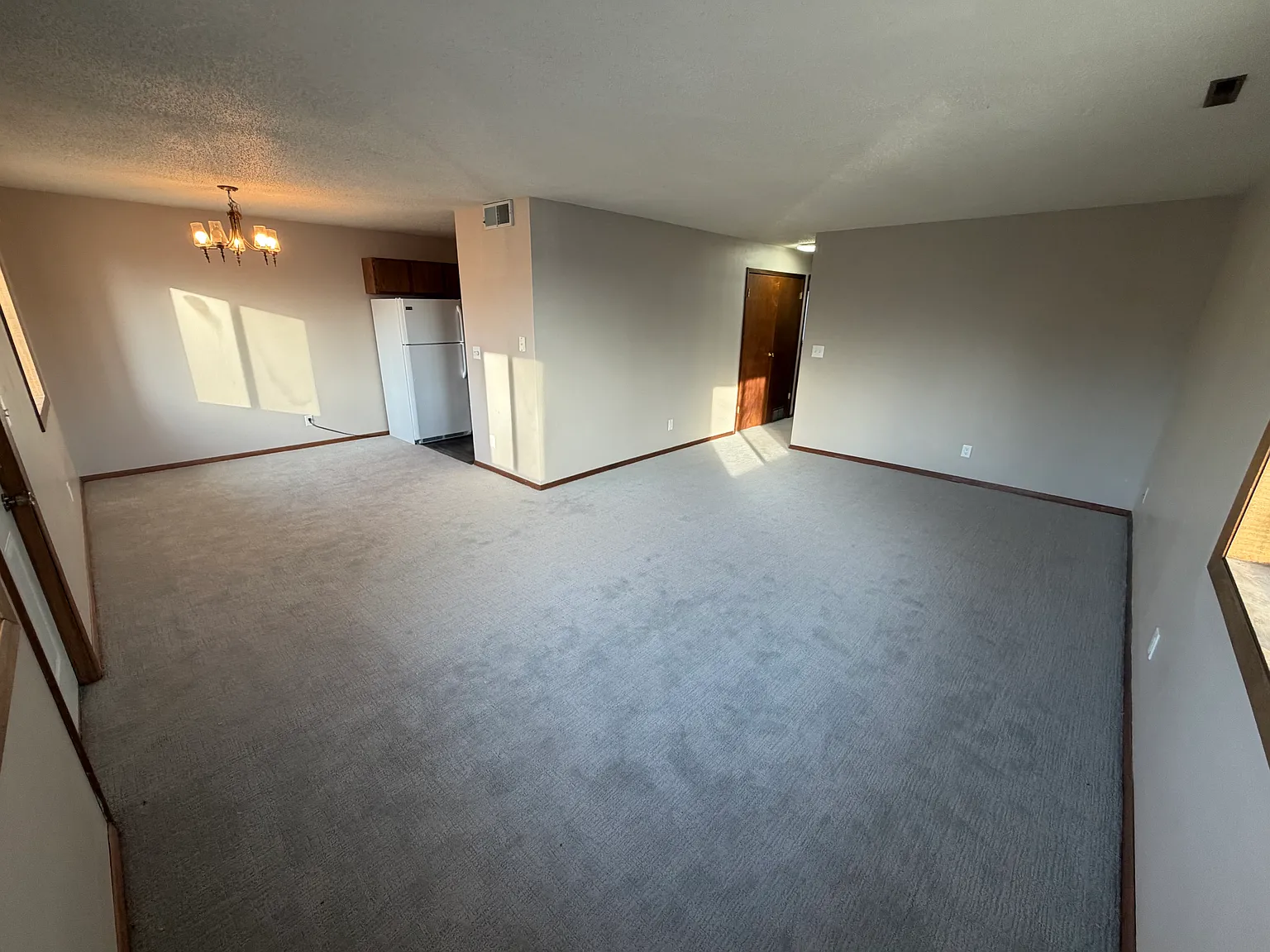 2 bed, 960 sqft, $1,045 — Photo 2
