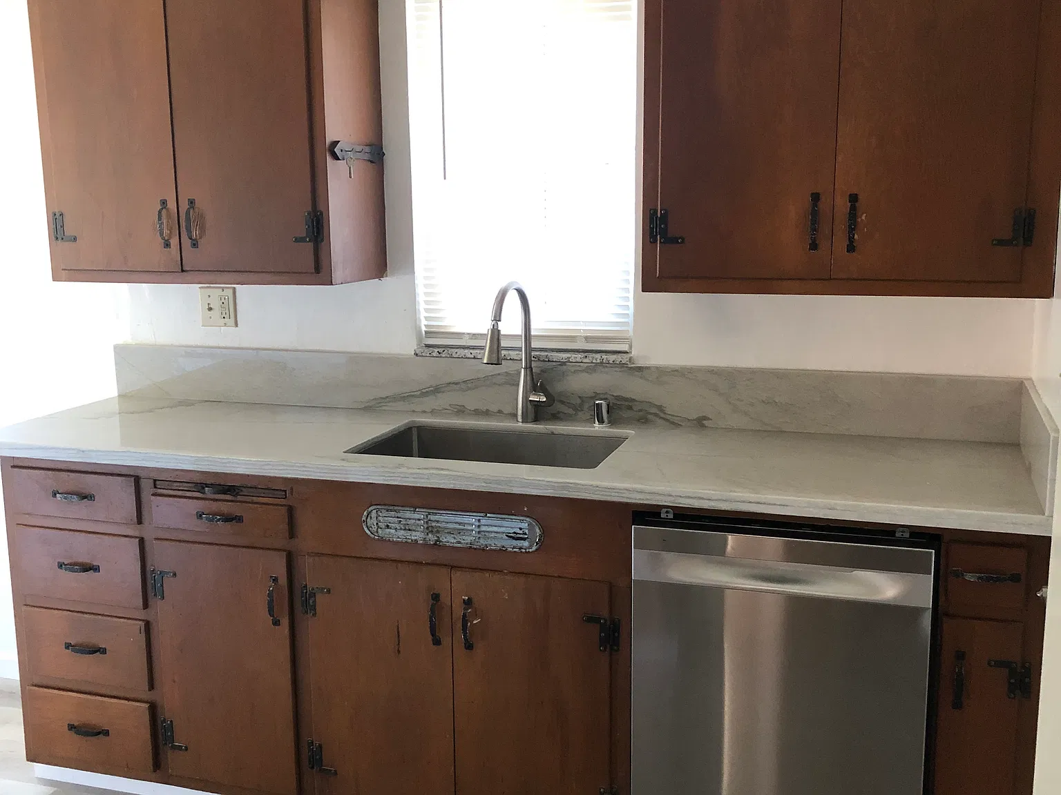 3 bed, 1237 sqft, $2,500 — Photo 3