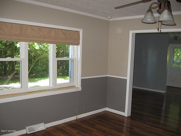 3rd image of 2536 N Lakeshore Dr