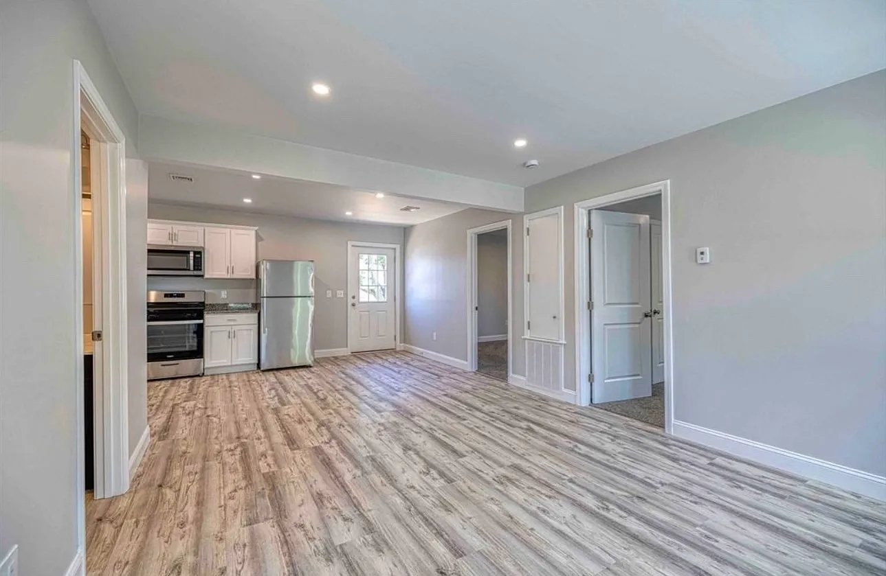 2 bed, 1250 sqft, $2,300 — Photo 2