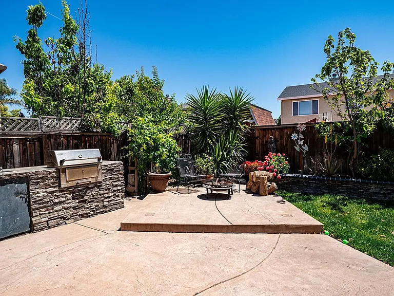 820 Ben Ingram Ln — Photo 17