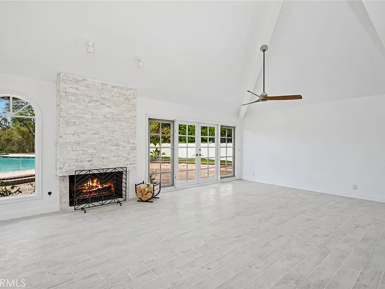 24291 Los Serranos Dr — Photo 7