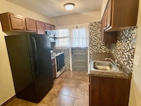 3rd image of 1020 Sanford Ave APT 2N