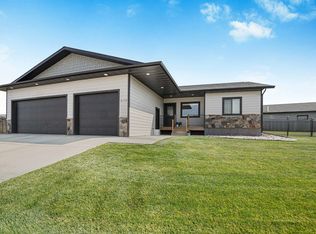 2119 Arrowhead Cir, Spearfish, SD 57783