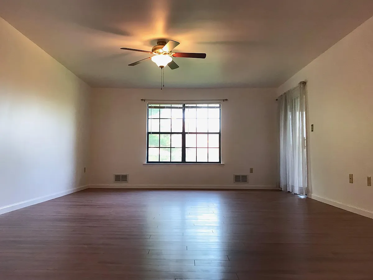 Building Photo - 36 Barclay Ct