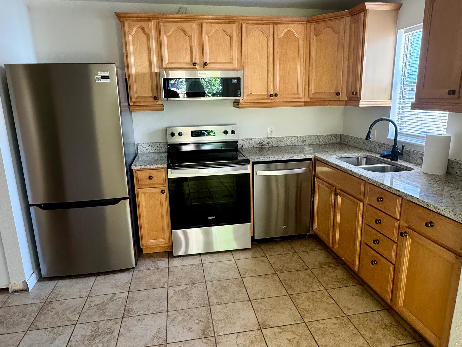 2 bed, 886 sqft, $2,550 — Photo 4