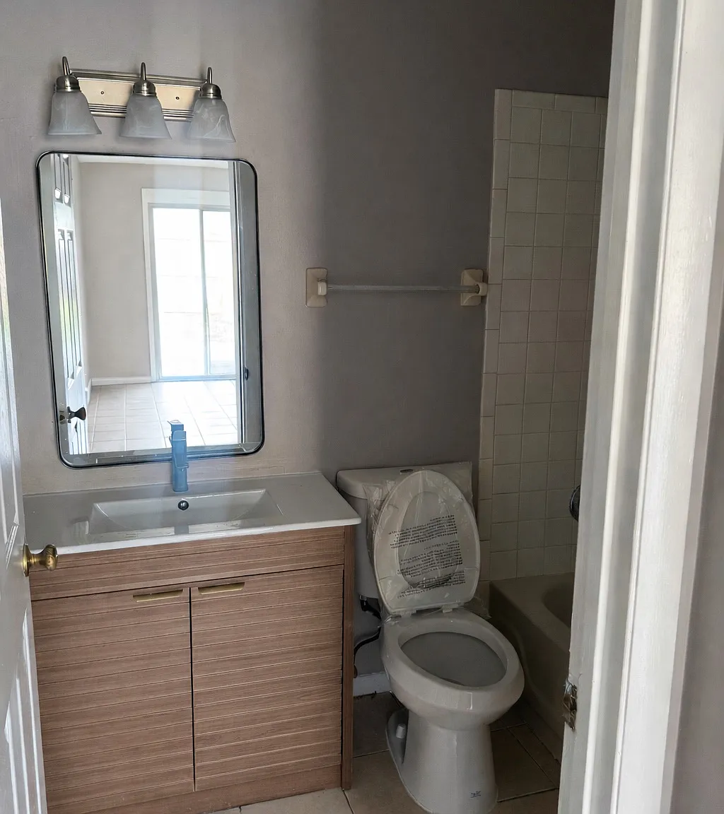 2 bed, 900 sqft, $1,350 — Photo 3