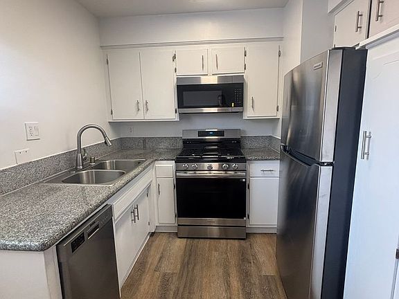 3rd image of 817 S Saint Andrews Pl #80-212