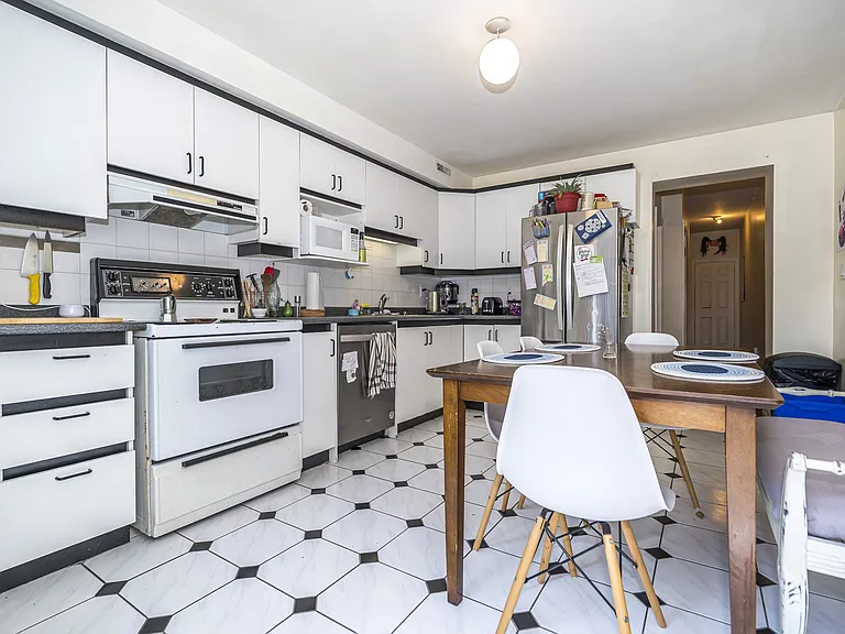 155 Robert St #B — Photo 4