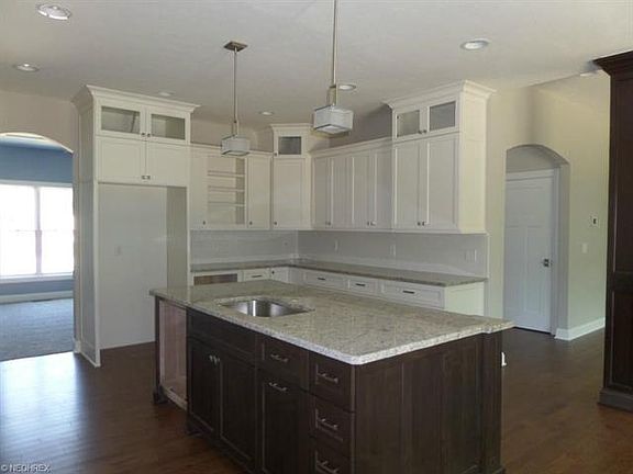4th image of 102 Evergreen Trl