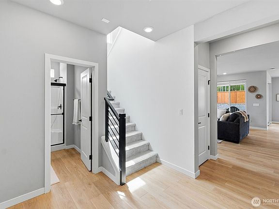 2nd image of 5536 Kinross Road SW