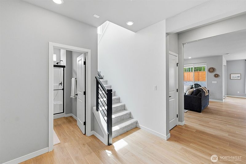 3rd image of 5536 Kinross Road SW