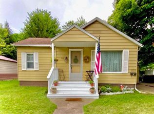 512 N Canal St, Chesaning, MI 48616