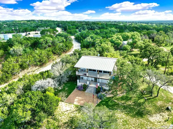 518 Park, Bandera, TX 78003