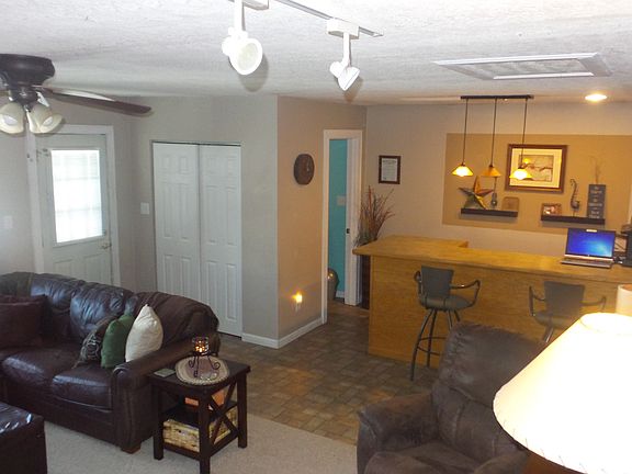 FAMILY ROOM & BAR AREA