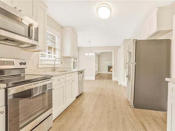 4th image of 664 Laurel Wood Dr
