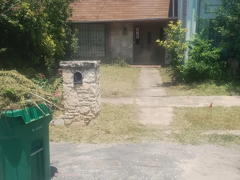1300 Churing Dr — Photo 1