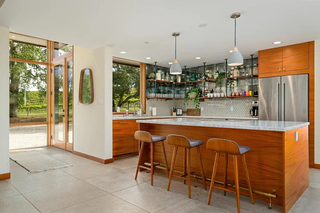 2225 Wilson Rd — Photo 4