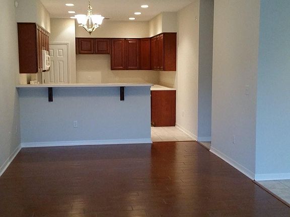 3rd image of 4367 Edgewater Crossing Dr