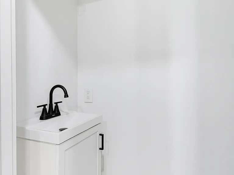 340 E Frederick St — Photo 16