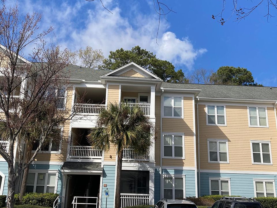 Exterior Photo. Unit in Building 400 in 254 Seven Farms condo complex.