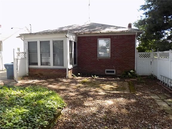 3rd image of 1912 W 11th St