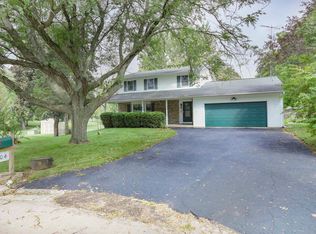 204 Briarwood Ln, Lena, IL 61048