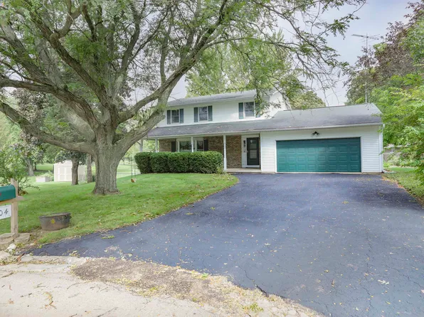 204 Briarwood Ln, Lena, IL 61048
