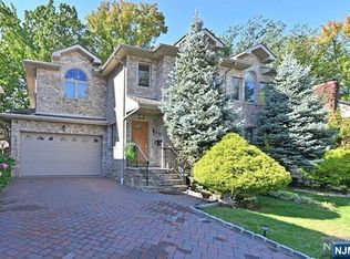 272 Slocum Way, Fort Lee, NJ 07024