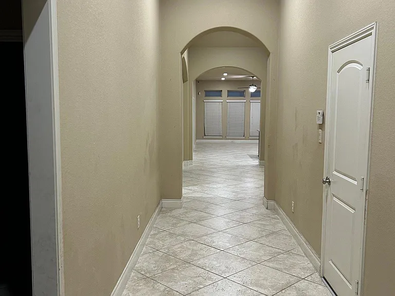 10310 Rouken Glen Ct — Photo 7