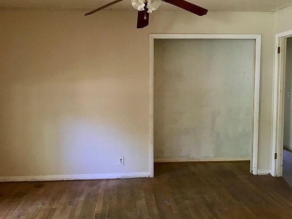 3rd image of 205 Hicks Ln