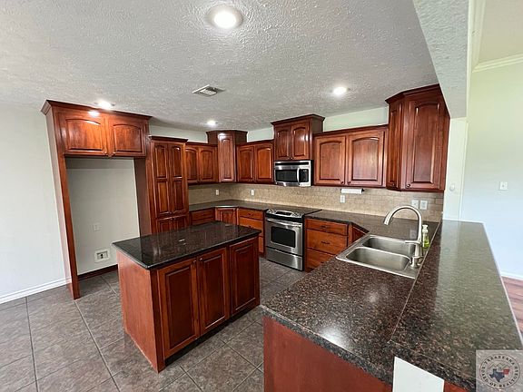 4th image of 418 Meadowridge Cir
