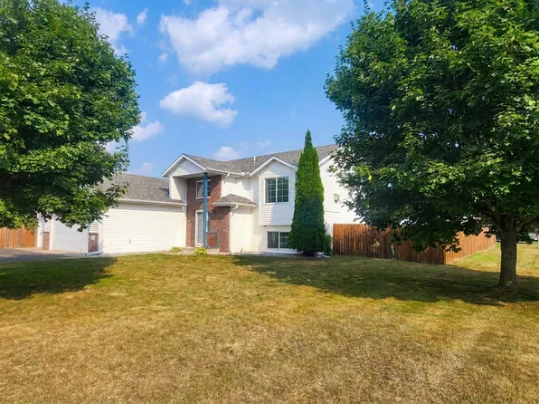 1655 10th Ave SE, Cambridge, MN 55008
