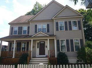 10 Maple Ln, West Roxbury, MA 02132